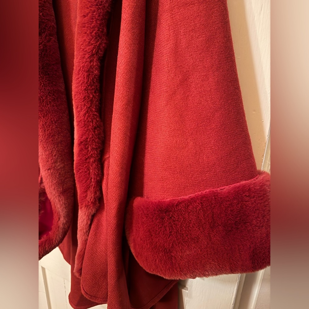 Red Faux Fur Trim Cape/Coat - Picture 4 of 5